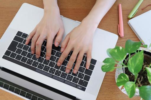 フリーランスのWebマーケターの働き方は?